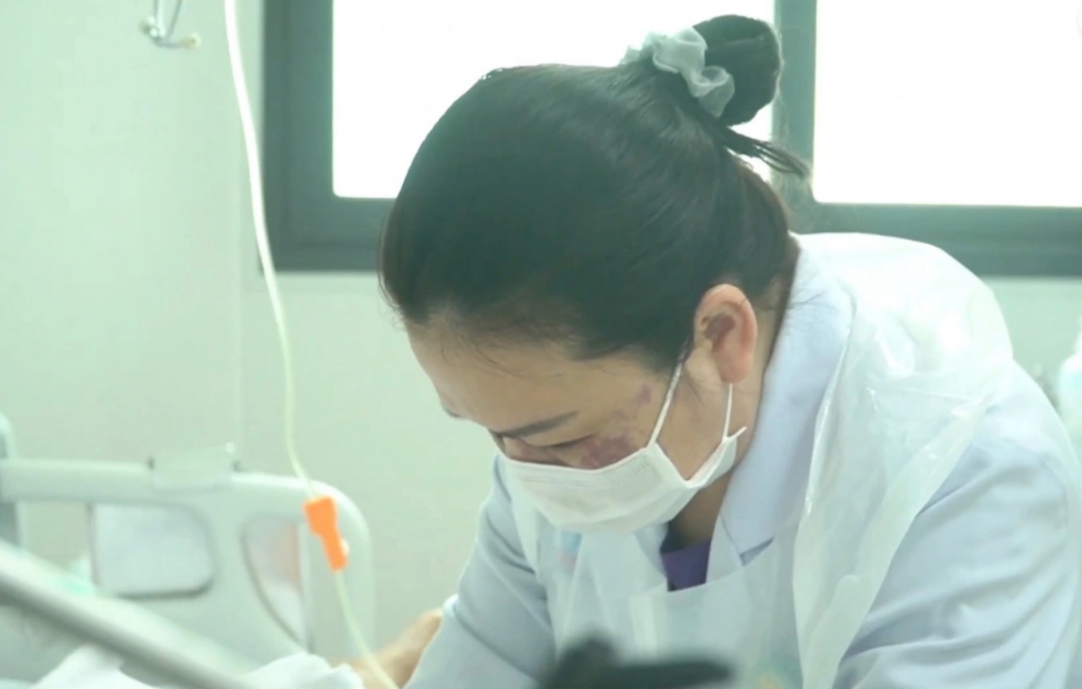 Một người tử vong, 5 người phải lọc máu sau khi uống rượu trái cây